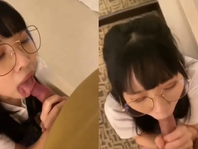 Bé rau đeo kính nằng nặc đòi liếm chim anh bằng miệng non dâm đãng